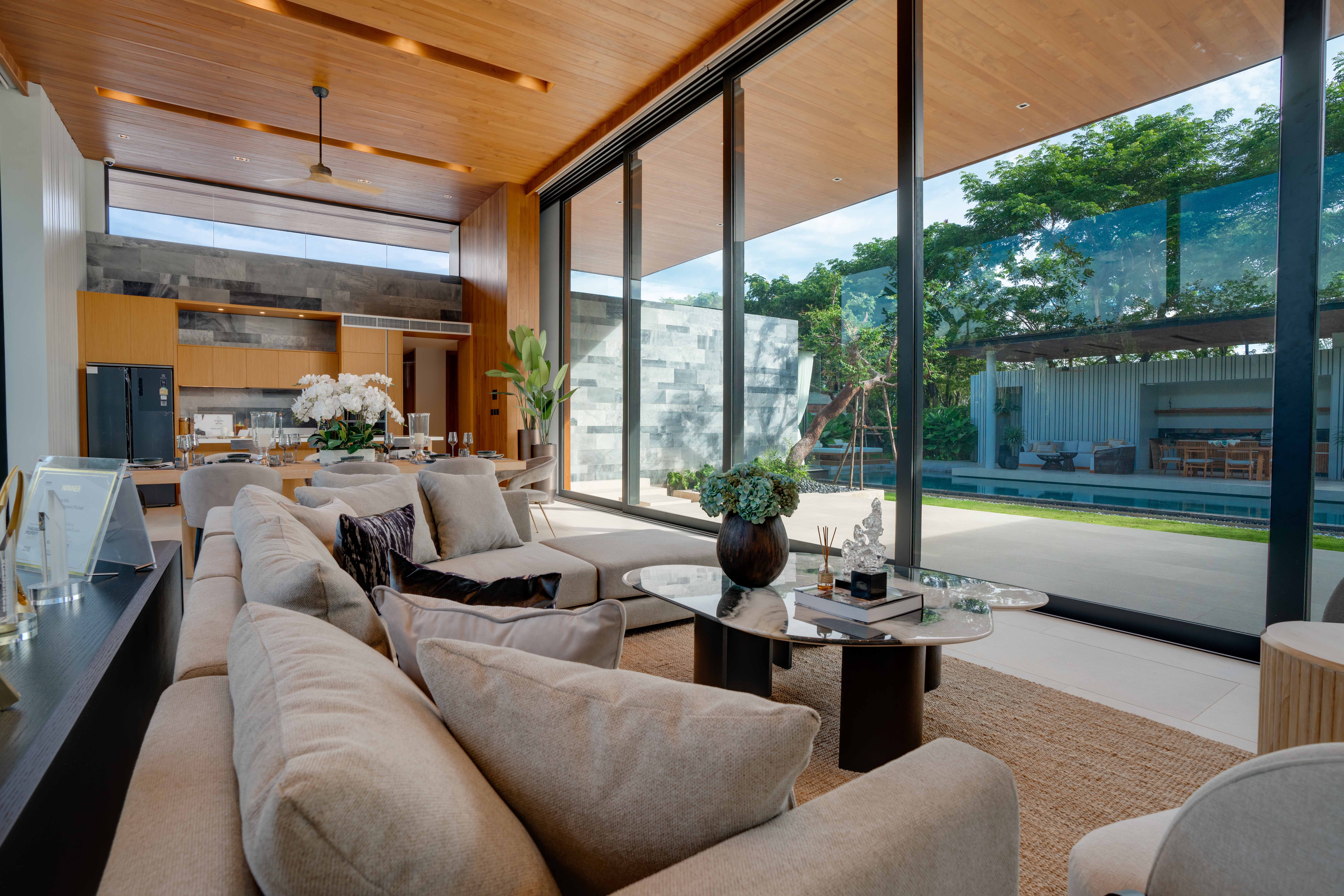 Botanica Grand Avenue 18